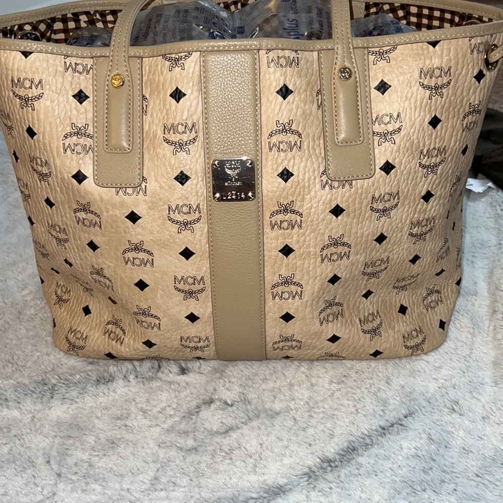 MCM Medium Liz Reversible Tote with wristlet